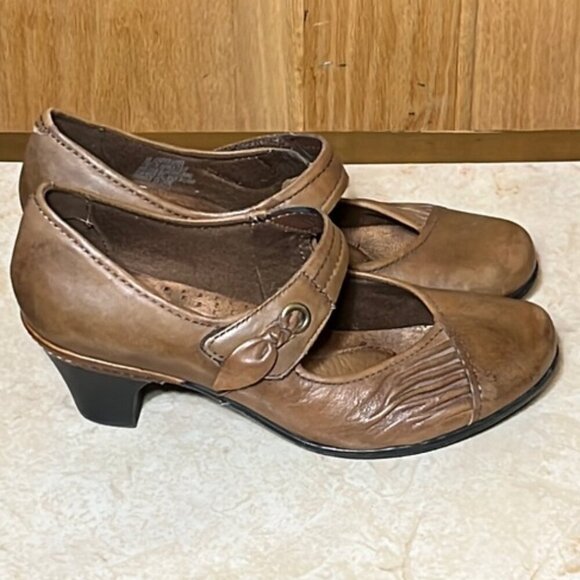 Cobb Hill by New Balance Light Brown Leather Mary Jane Heels Size 9 - Picture 1 of 11